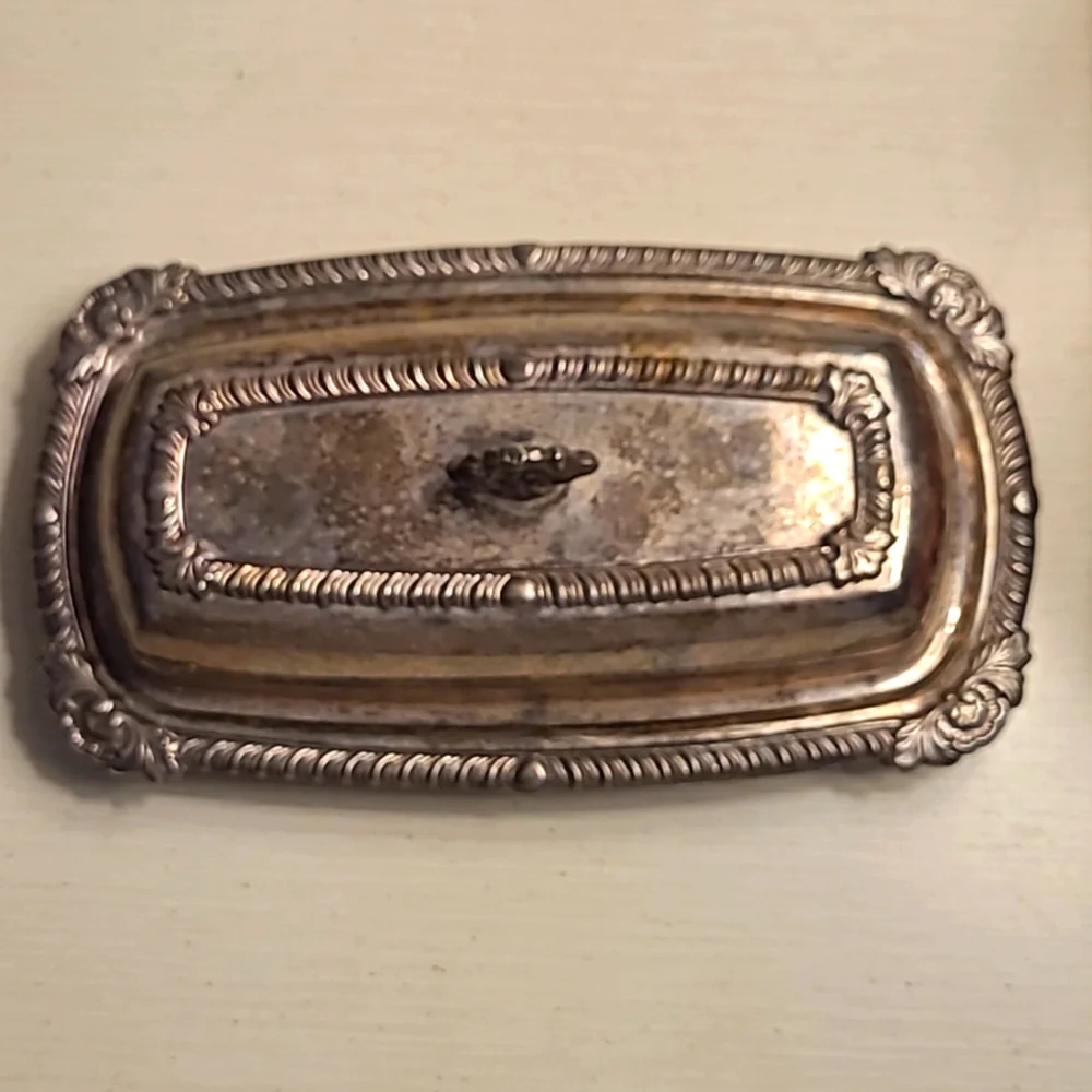 Vintage silver plated butter dish with original glass liner insert - Picture 1 of 12